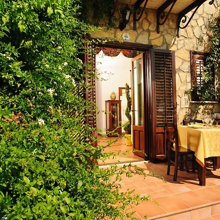 Dafne منزل ريفي أليا